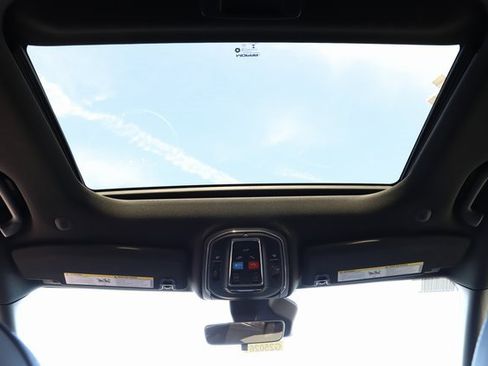 New 2025 Jeep Grand Cherokee Altitude image 18