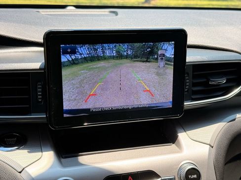 Used 2022 Ford Explorer XLT w/ Equipment Group 202A RWD image 18