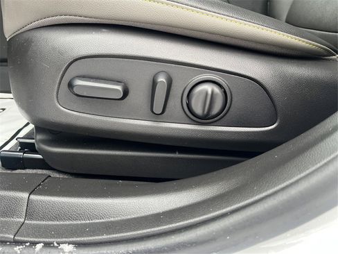 Used 2025 Chevrolet Trax ACTIV w/ Driver Confidence Package image 19