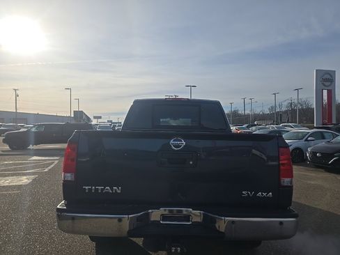 Used 2015 Nissan Titan SV w/ SV Value Truck Package image 7