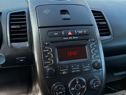Used 2013 Kia Soul + image 10