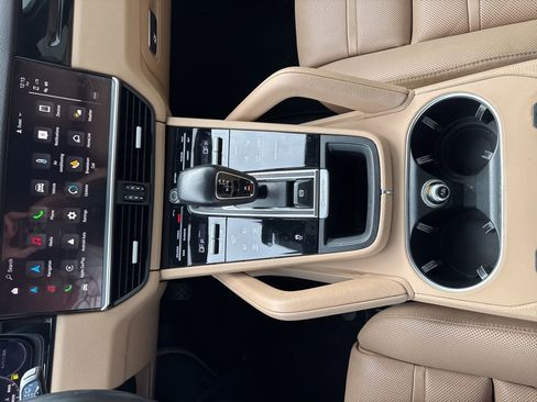 Used 2023 Porsche Cayenne image 28