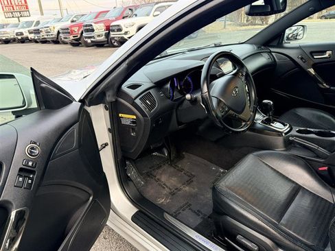 Used 2013 Hyundai Genesis 3.8 image 19