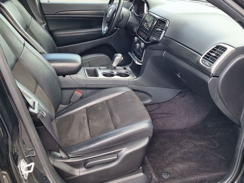 Used 2019 Jeep Grand Cherokee Altitude AWD/4WD image 25