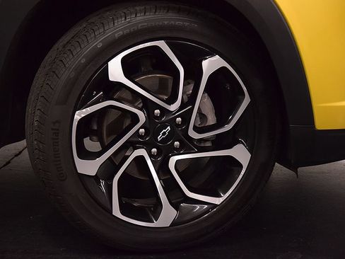 Used 2024 Chevrolet Trax RS w/ Sunroof Package FWD image 10