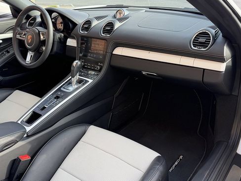 Used 2024 Porsche 718 Boxster image 23