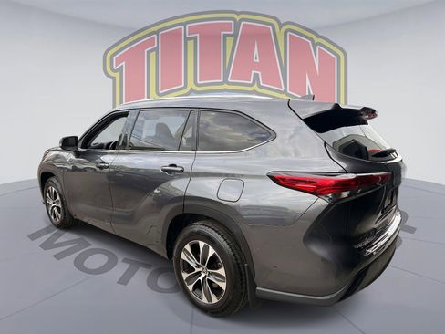 Certified 2020 Toyota Highlander XLE image 3