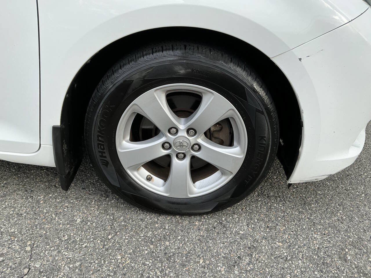 Used 2017 Toyota Sienna LE FWD image 14