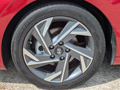 Used 2024 Hyundai Elantra SEL w/ Convenience Package FWD image 32