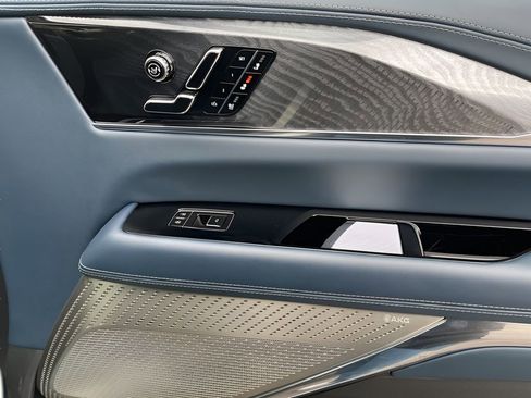 Used 2025 Cadillac Escalade IQ Sport 2 w/ LPO, ONYX Package image 11