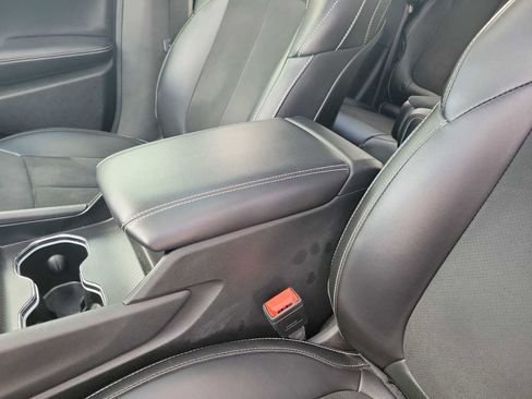 Used 2023 Jeep Grand Cherokee Altitude image 12