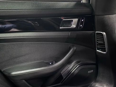 Used 2018 Porsche Panamera 4 image 17