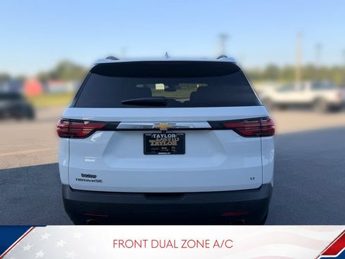 Used 2023 Chevrolet Traverse LT FWD image 3