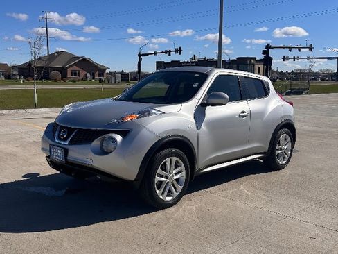 Used 2014 Nissan Juke SL AWD/4WD image 2