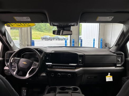 Used 2024 Chevrolet Silverado 1500 LT AWD/4WD image 11