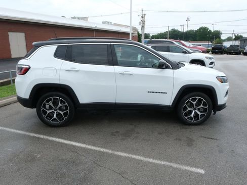 Certified 2025 Jeep Compass Limited AWD/4WD image 2