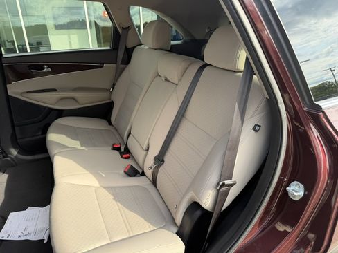Used 2018 Kia Sorento AWD image 17
