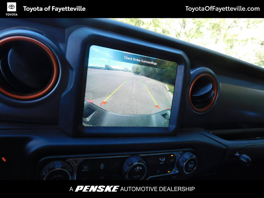 Used 2023 Jeep Gladiator Mojave w/ LED Lighting Group AWD/4WD image 4