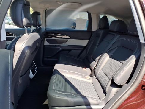 Used 2024 Lincoln Nautilus Reserve image 9