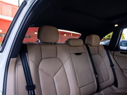 Used 2024 Porsche Macan AWD/4WD image 35