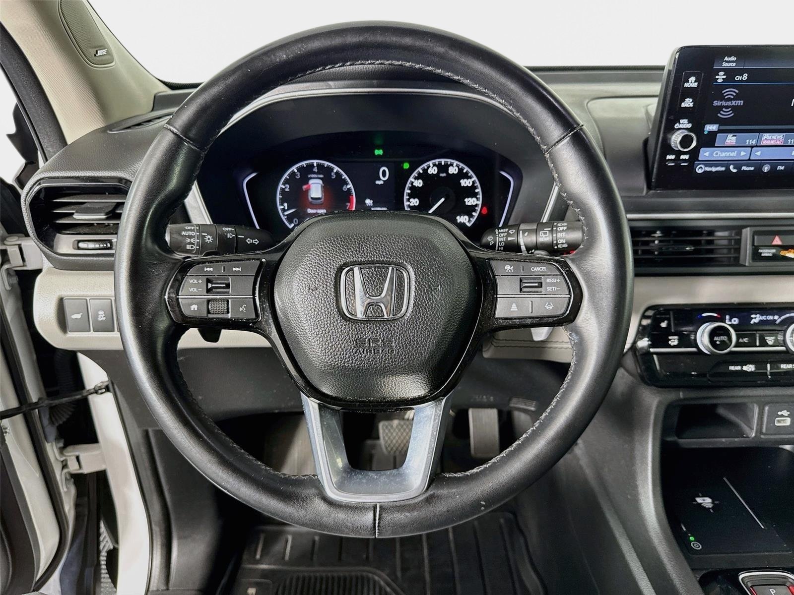 Used 2023 Honda Pilot Touring image 13