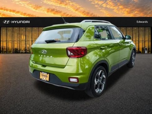 Used 2023 Hyundai Venue SEL FWD image 8