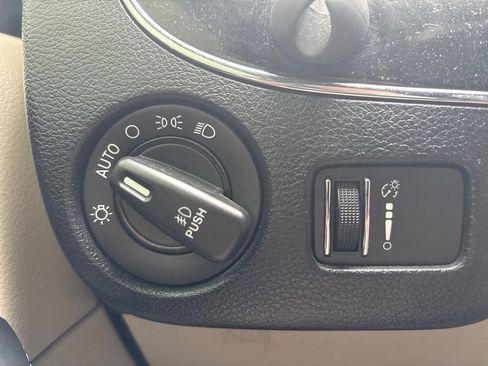 Used 2019 Dodge Grand Caravan SXT image 25