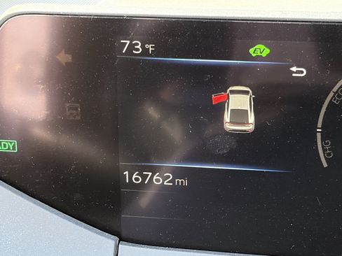 Used 2024 Toyota Prius LE FWD image 8