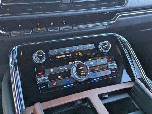 Used 2024 Lincoln Navigator Reserve image 24