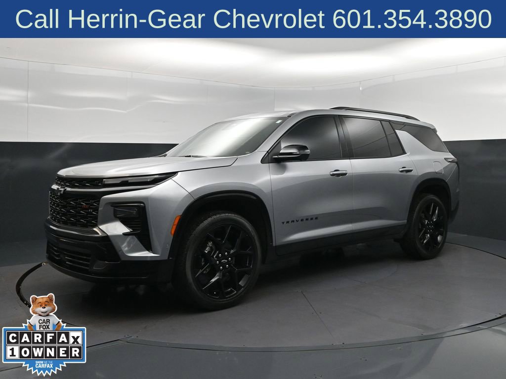 Used 2026 Chevrolet Traverse RS w/ LPO, Floor Liner Package FWD image 3