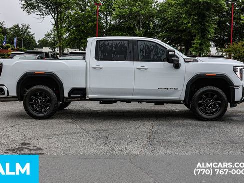 Used 2025 GMC Sierra 2500 AT4 w/ Technology Package AWD/4WD image 10