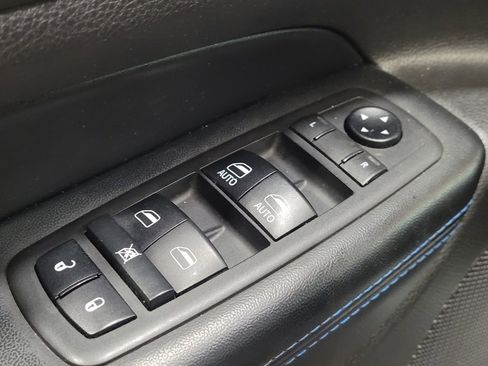 Used 2019 Jeep Grand Cherokee Laredo image 27