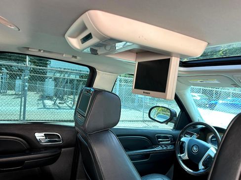 Used 2013 Cadillac Escalade Platinum image 21