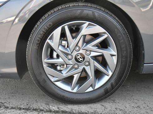 Used 2024 Hyundai Elantra SEL image 12