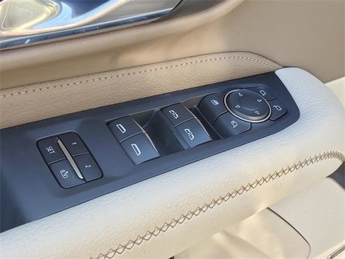 Used 2023 GMC Yukon Denali image 11