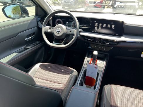 New 2026 Nissan Kicks SR FWD image 10
