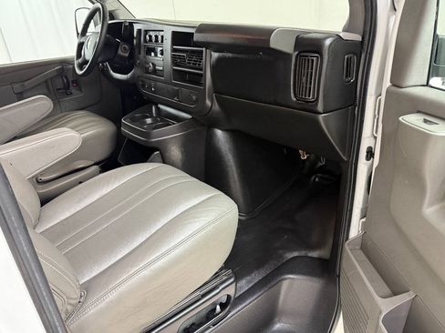 Used 2017 Chevrolet Express 2500 Extended RWD image 37
