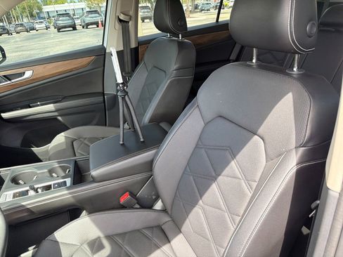 Used 2024 Volkswagen Atlas SE AWD/4WD image 23