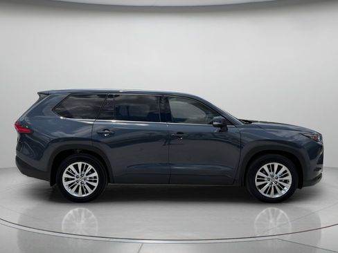 Used 2024 Toyota Grand Highlander AWD image 2