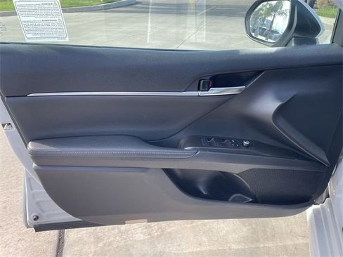 Used 2022 Toyota Camry XSE image 21