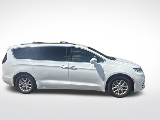 Used 2022 Chrysler Pacifica Touring-L FWD image 5
