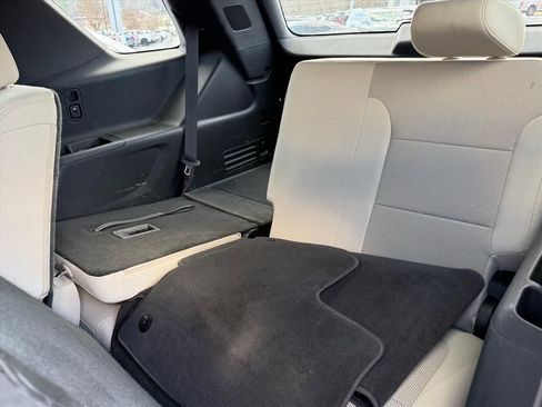 Used 2022 Chevrolet Traverse LS image 14