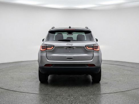 Used 2025 Jeep Compass Limited image 7