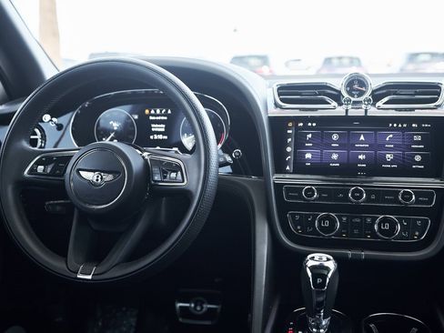 Used 2022 Bentley Bentayga image 35