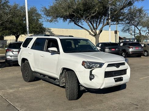 Used 2024 Toyota 4Runner SR5 Premium image 3