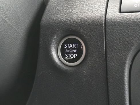 Used 2025 Nissan Frontier SV image 32