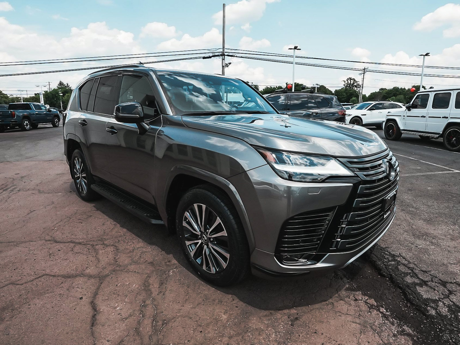 Used 2022 Lexus LX 600 4WD w/ Appearance Package image 3