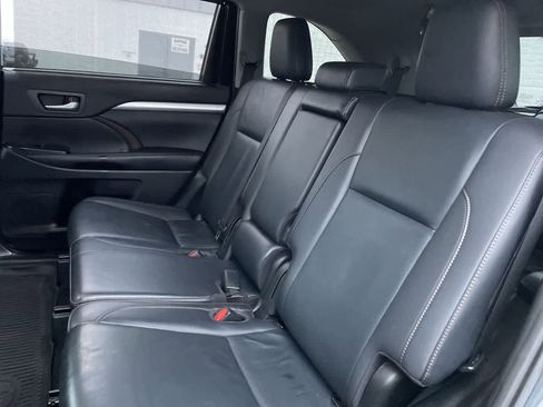 Used 2019 Toyota Highlander XLE image 19