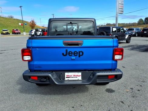 Used 2024 Jeep Gladiator Sport image 5