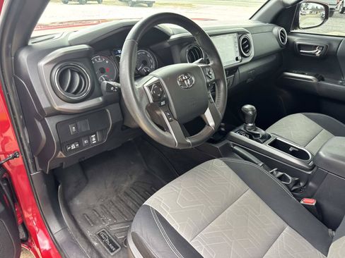 Used 2021 Toyota Tacoma TRD Off-Road w/ Technology Package AWD/4WD image 17
